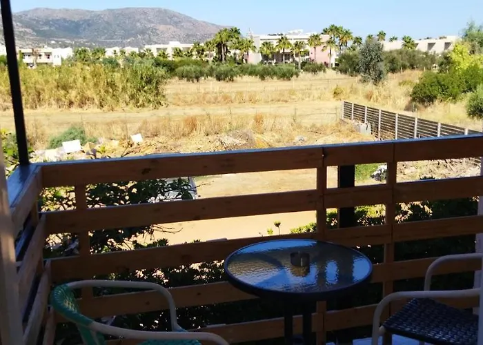 Cleo Rooms 250M From The Beach Malia