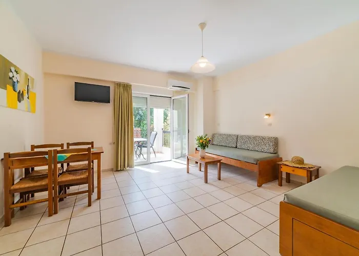 Matthias Hotel Apartments Adelianos Kampos